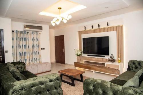 3 Bedroom Cozy Apartment In Ikeja