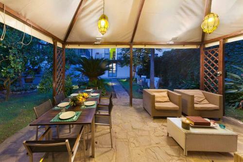 Apartamento "maison De Charme In Tasso Square"