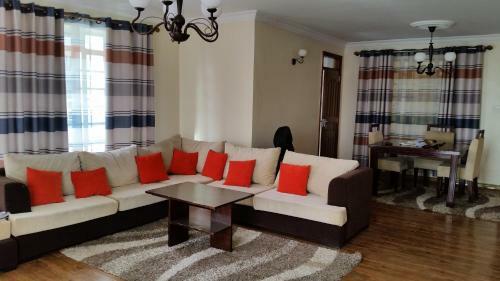 Cozy 3 Bedroom All Ensuite Apartment