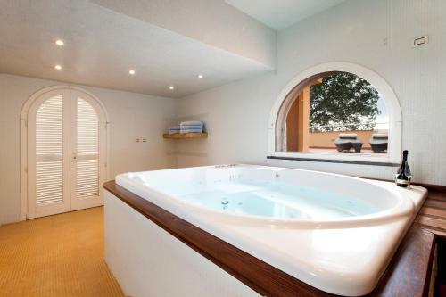 Exclusive Luxury Villa With Pool And Spa