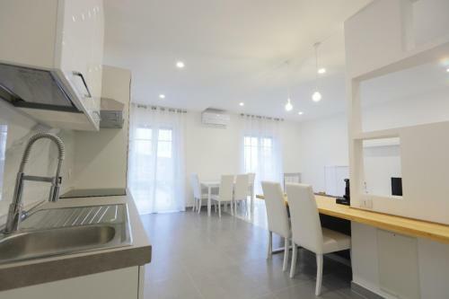 Maison Mira