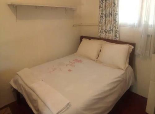 Hostal Quiet Comfortable Studio With Mature Garden View.