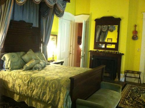 Corners Mansion Inn - A Bed And Breakfast