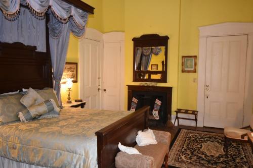 Corners Mansion Inn - A Bed And Breakfast