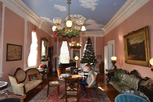 Corners Mansion Inn - A Bed And Breakfast