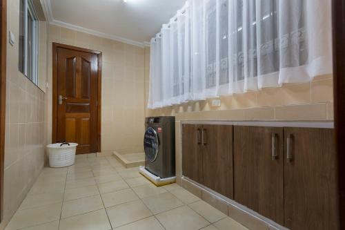 Urban Brooks Luxury Apartment By Edmor Suites