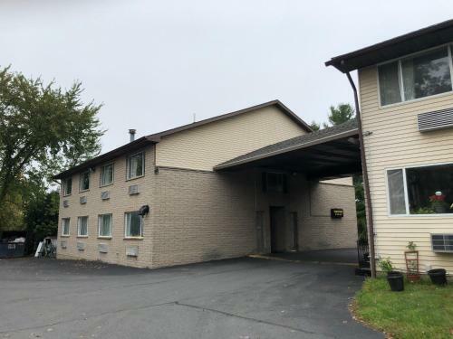 Hotel Latham Inn