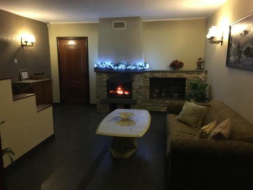 Lee Apartments