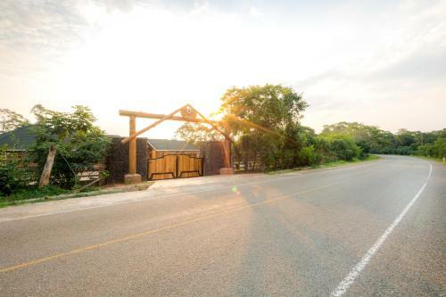 Chimpundu Lodge