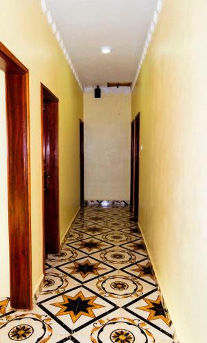 Hostal Rainbow Courts