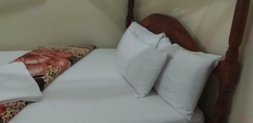 Hostal Rainbow Courts