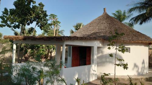 Case Traditionnelle Diola Au Bord De L'oc�an