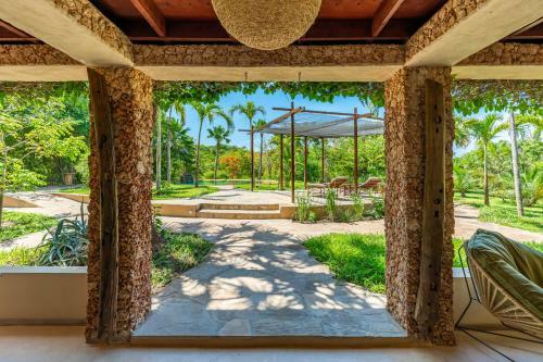 Bed & Breakfast Tombo House