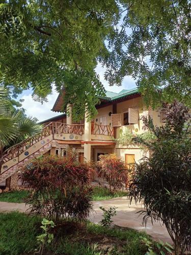 Bed & Breakfast Tombo House