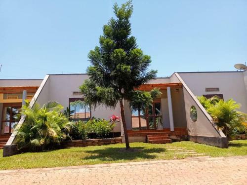 Kinzi Apartments,restaurant And Gardens