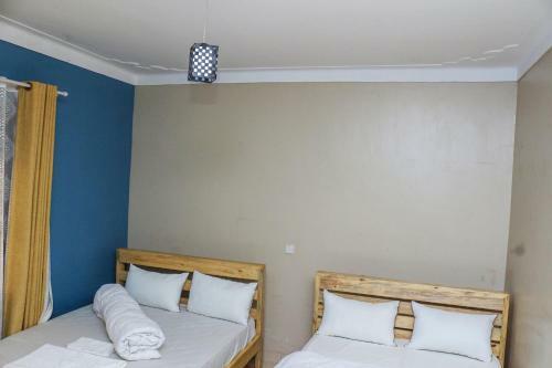 Kinzi Apartments,restaurant And Gardens