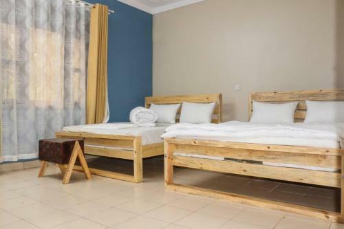 Kinzi Apartments,restaurant And Gardens