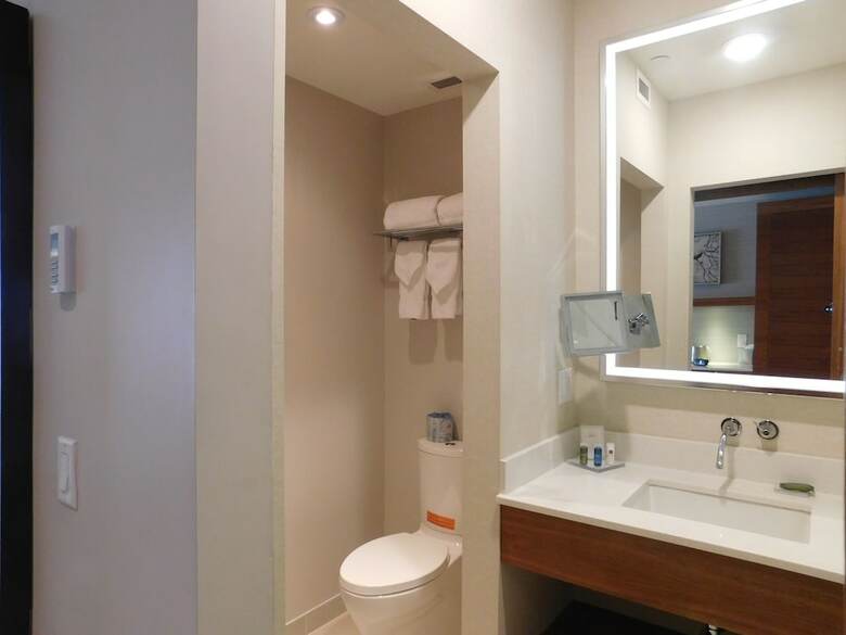 Radisson Hotel & Conference Center Calgary Airport East