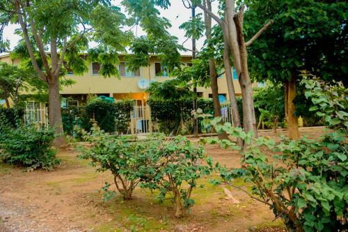 Stylish Apartment Near Foxdale Forest