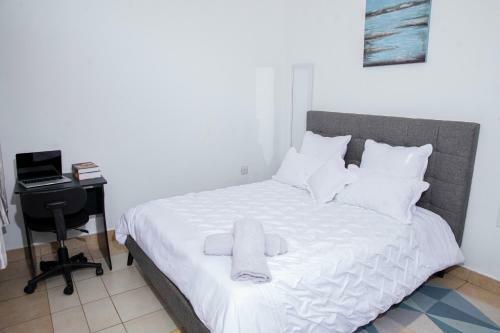 Stylish Apartment Near Foxdale Forest