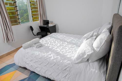 Stylish Apartment Near Foxdale Forest