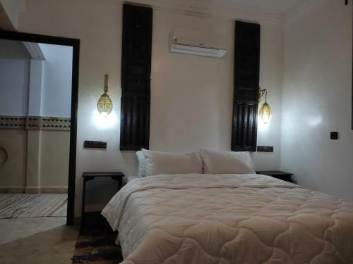 Hostal Auberge Caf� Restaurant Assamer
