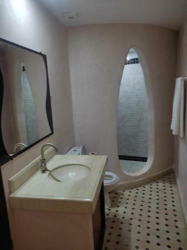 Hostal Auberge Caf� Restaurant Assamer