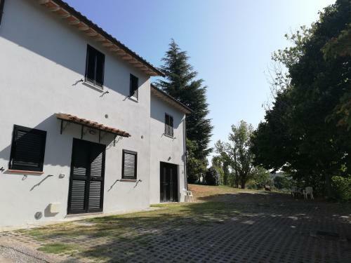 Apartamento Case In Campagna Con Piscina A Todi