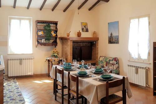 Apartamento Case In Campagna Con Piscina A Todi