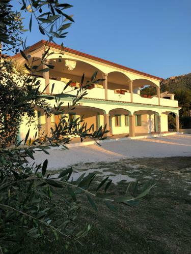 Hostal Borgo Albador