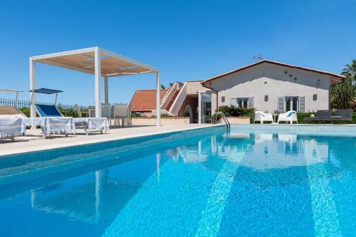 Splendida Villa Con Vista Mozzafiato E Piscina