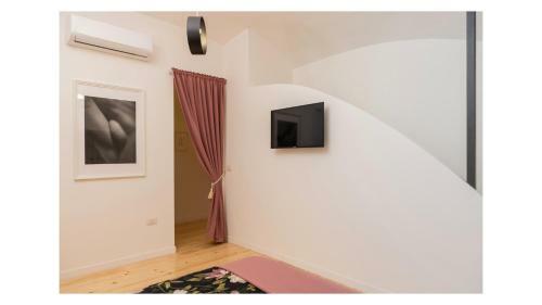 Light Pink - Suite In The Middle Of Everything