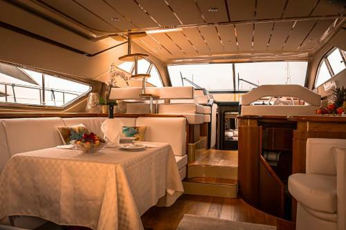Boat & Breakfast, Portorosa