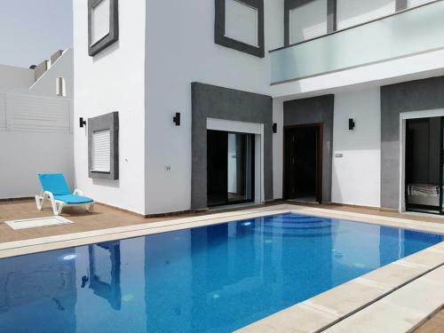 Villa Avec Piscine Priv�e 38639