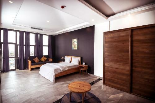 Modern 1br Serviced Apartment With A Balcony