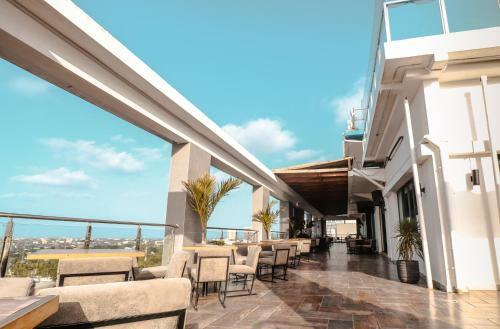 Modern 1br Serviced Apartment With A Balcony