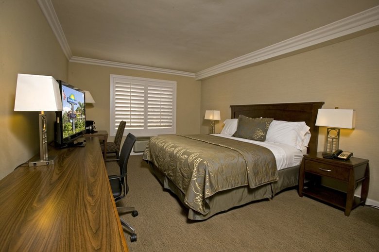 Days Inn Hotel Circle