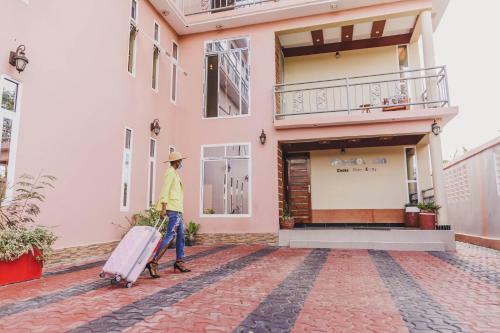 Whynot Inn Hotel