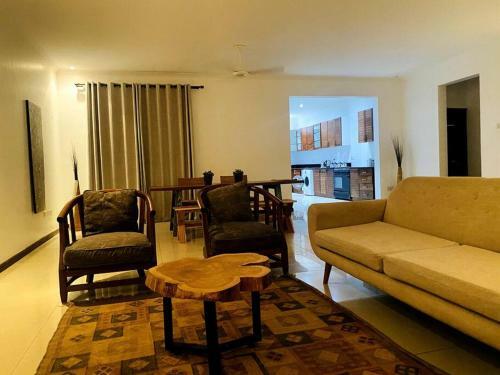 Beautiful Spacious 2 Bedroom 2nd Floor Apartment