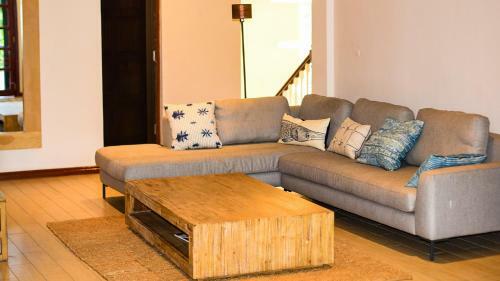 4 Bedrooms Villa