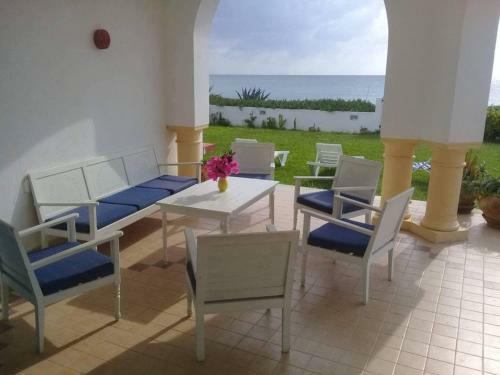 Hostal Maamoura Beach House