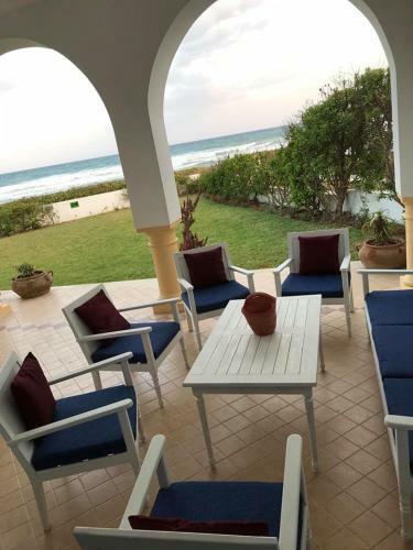 Hostal Maamoura Beach House
