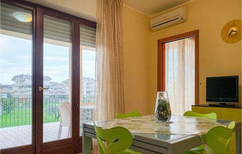 Nice Apartment In Tortoreto Lido With 2 Bedrooms