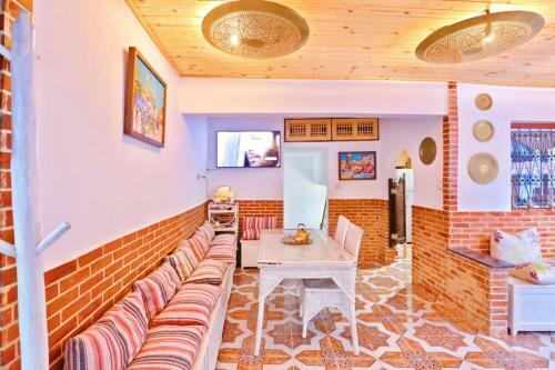 Aymane Rooftop Hotel