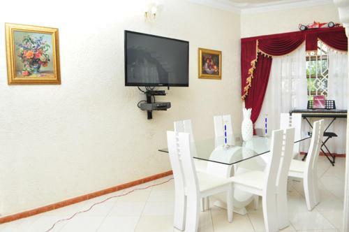 Villa Plot 4 Kavuma Close
