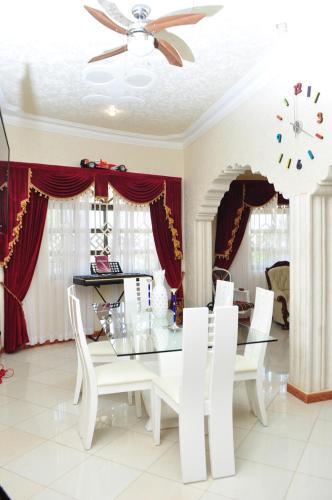 Villa Plot 4 Kavuma Close