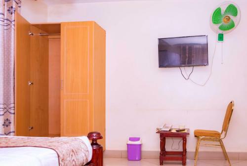 G-one Hotel