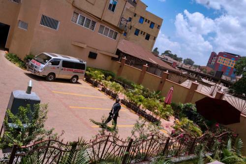 G-one Hotel