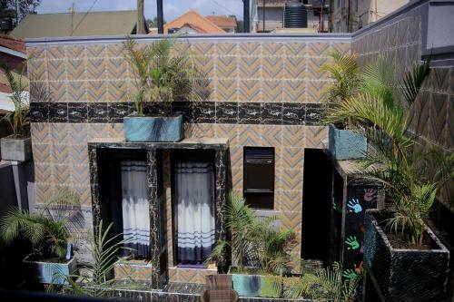 Free Wifi, Free Breakfast At Awooooo Accommodation Kampala