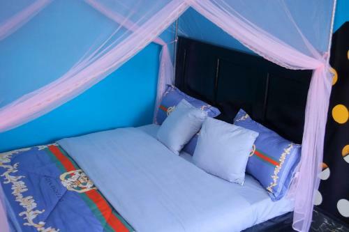 Free Wifi, Free Breakfast At Awooooo Accommodation Kampala